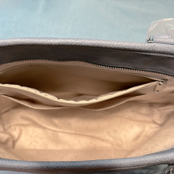 Thirty-One shoulder bag, zipper pouch, and coin purse - Picture 7 of 16